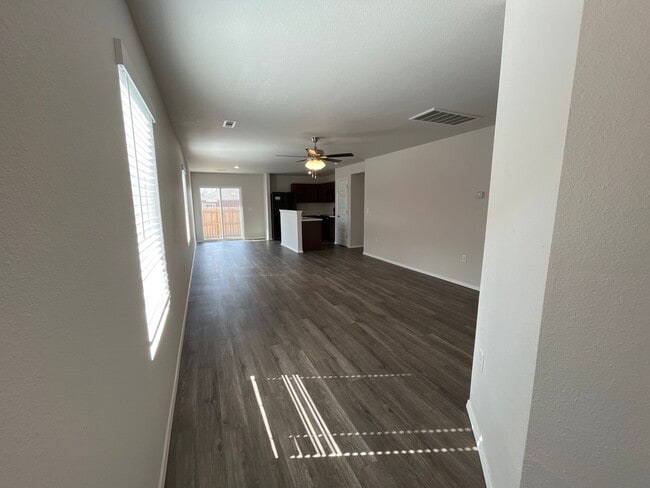 Foto del edificio - *Pre-leasing* Three Bedroom | Two Bath Hom...