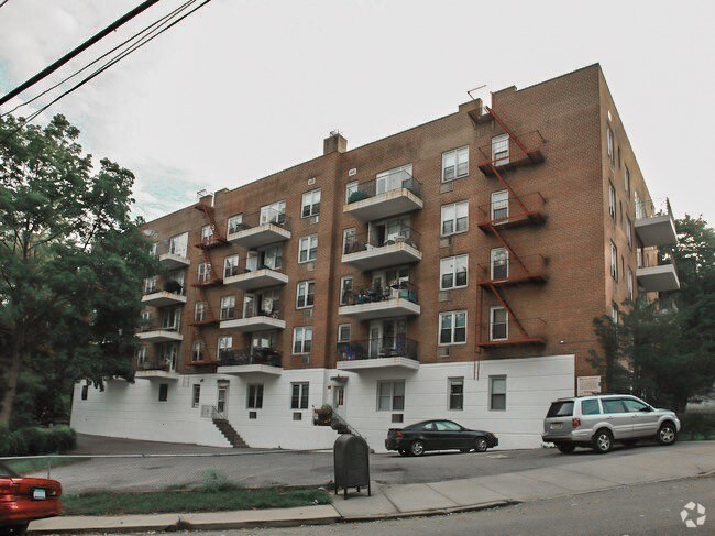 Building Photo - 115 Lawton St