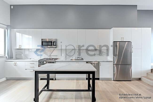 Building Photo - 957 Figueroa Terrace