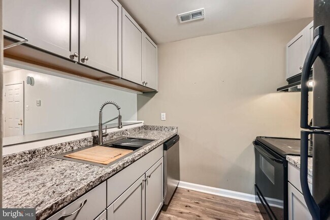 Foto del edificio - 1302 Sugarwood Cir