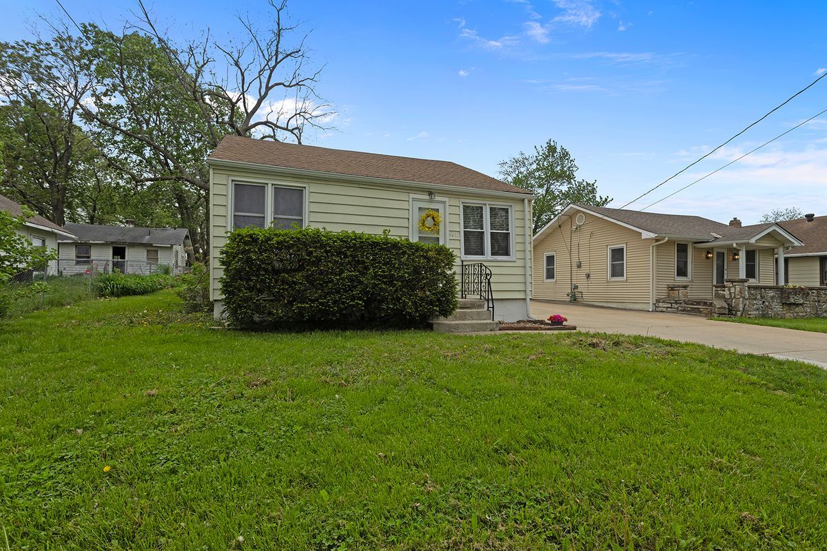 Primary Photo - 4437 N Jackson Ave