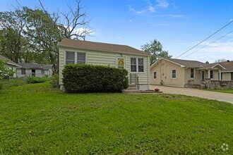 Building Photo - 4437 N Jackson Ave
