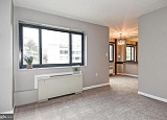 Leaving Room - 1200 S Arlington Ridge Rd