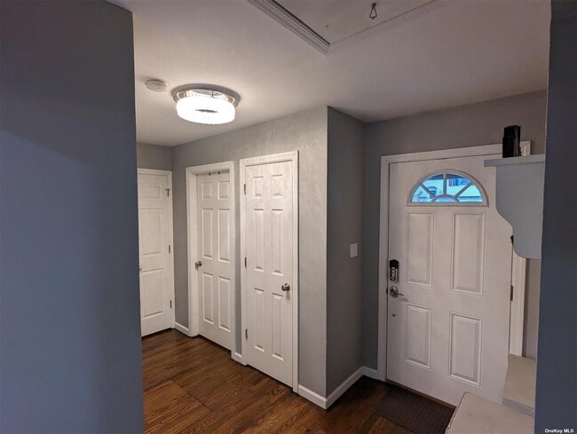 Building Photo - 52 Stuyvesant St