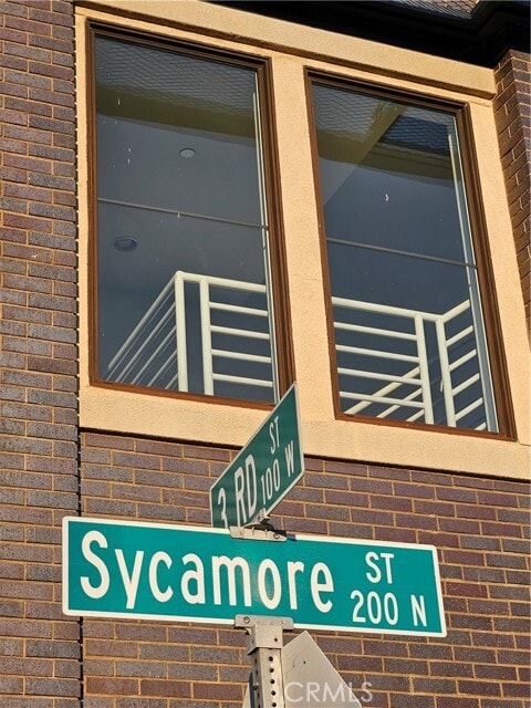 Building Photo - 291 N Sycamore St