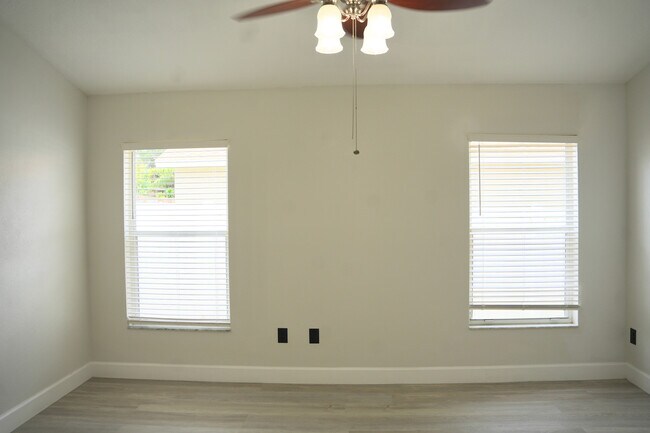 Foto del edificio - 12326 Hawkeye Point Pl
