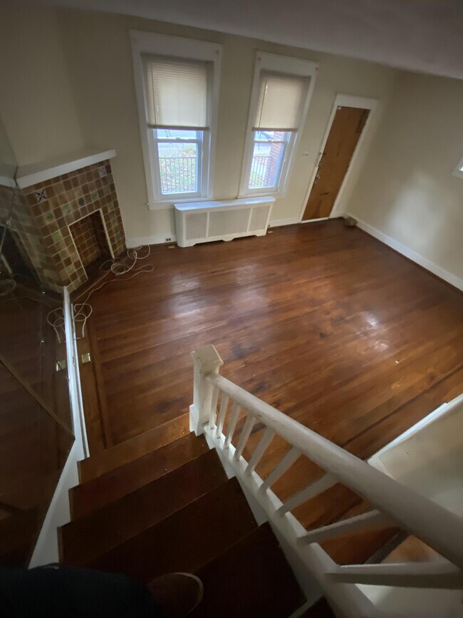 Building Photo - 219 W 35th St