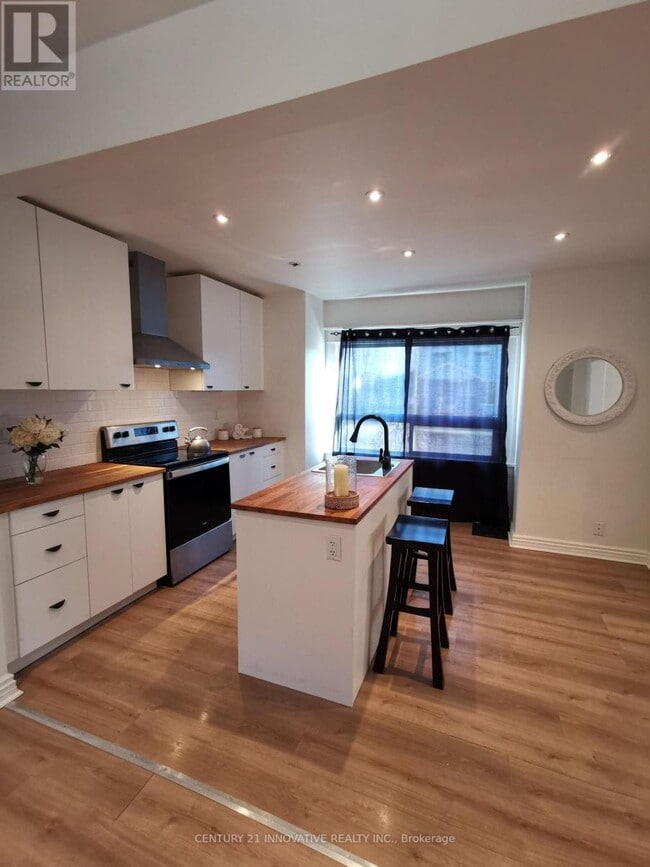 Building Photo - 68 Duncan St