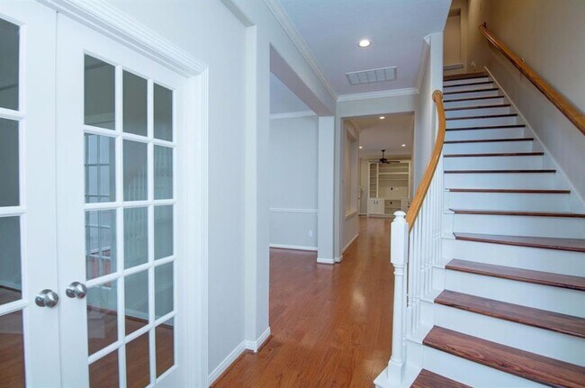 Building Photo - 62 E Pipers Green St
