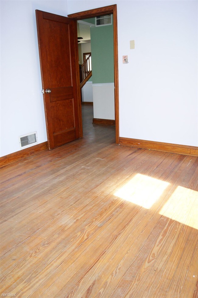 Building Photo - 3 br, 1 bath House - 201 Sycamore Rd