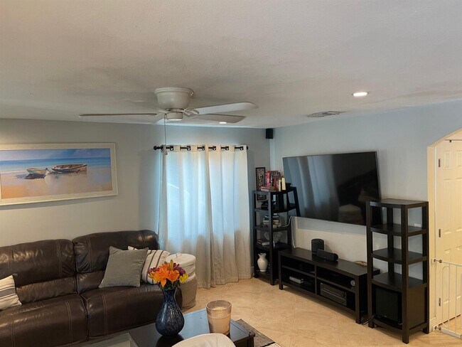 Foto del edificio - 4670 NW 113th Ave