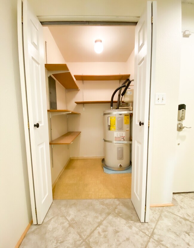 Storage Closet - 2530 S 317th St