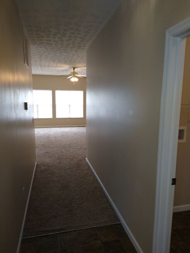 Building Photo - Your Next home is on a quiet cul-de-sac in Beavercreek!