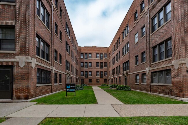Exterior del edificio - 5202-5210 S. Cornell Avenue