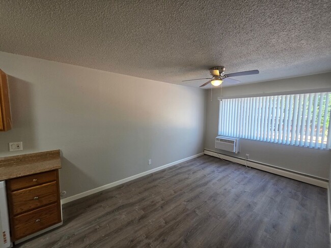 Building Photo - 233 E Arvada St