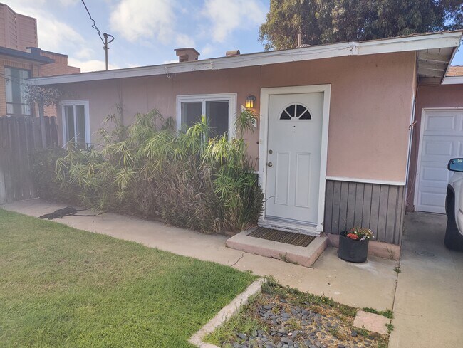 Front - 1219 E Mariposa Ave