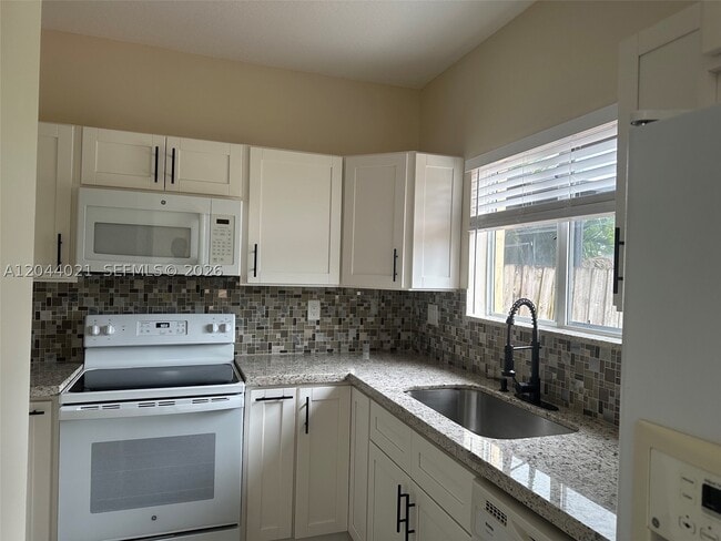 Building Photo - 1142 NE 41st Terrace