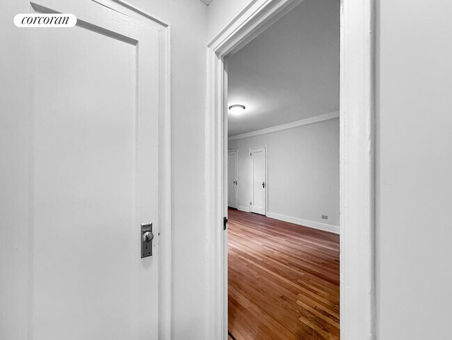 Foto del edificio - 1685 E 5th St