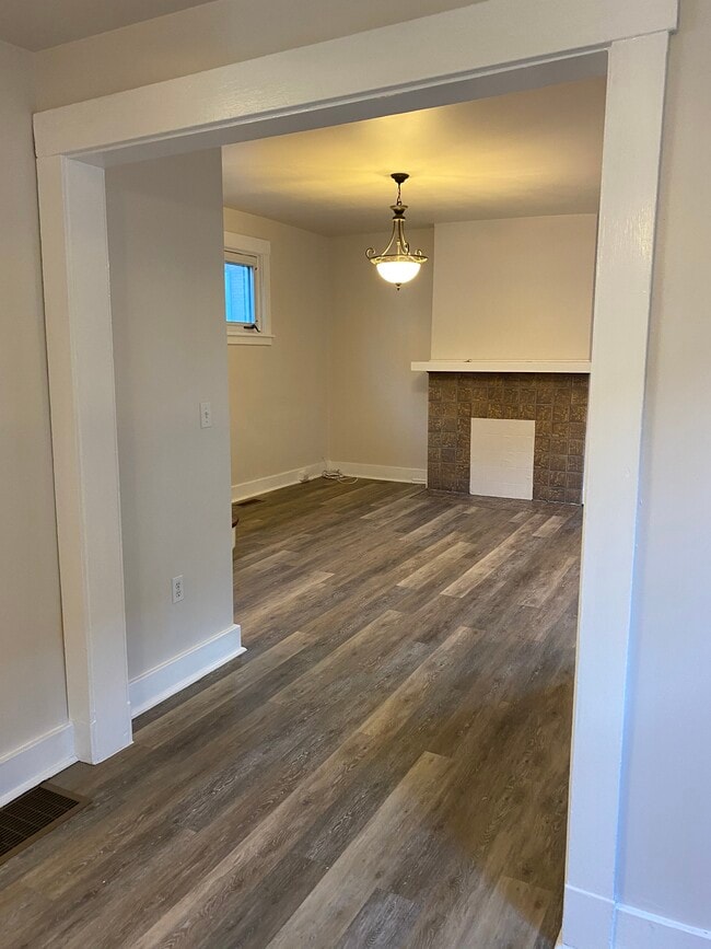 Building Photo - 5872 Shady Forbes Ter