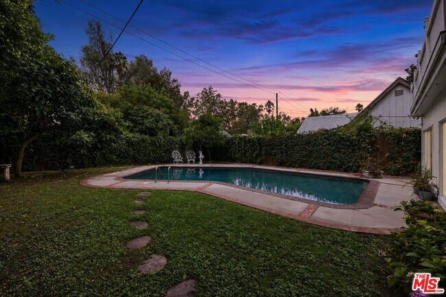 Foto del edificio - 4309 Gentry Ave