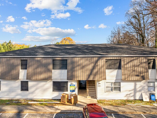 Building Photo - Creekside at Kennedy Mill