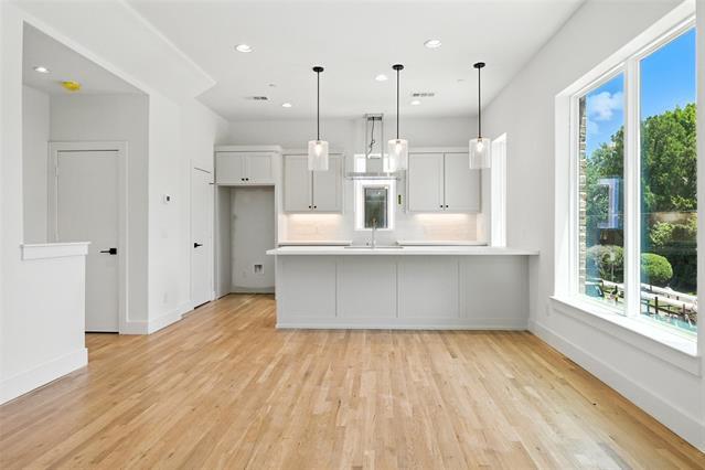 Foto principal - 5833 Oram St