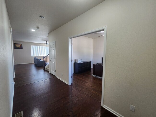 Building Photo - Gorgeous Copperleaf 4 Bedroom Home, Loft, ...