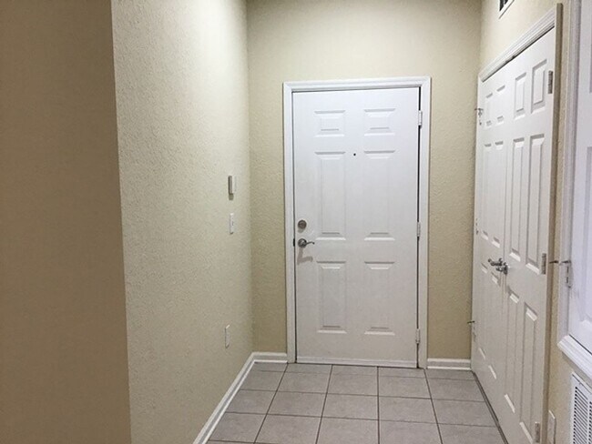 Building Photo - 6240 Contessa Dr