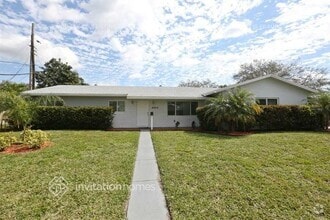 Building Photo - 4904 SW 90th Ave