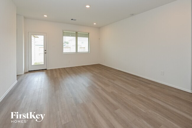 Building Photo - 207 Garnett St