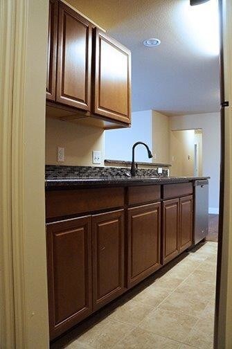 Foto del edificio - 8127 Tanner Ave