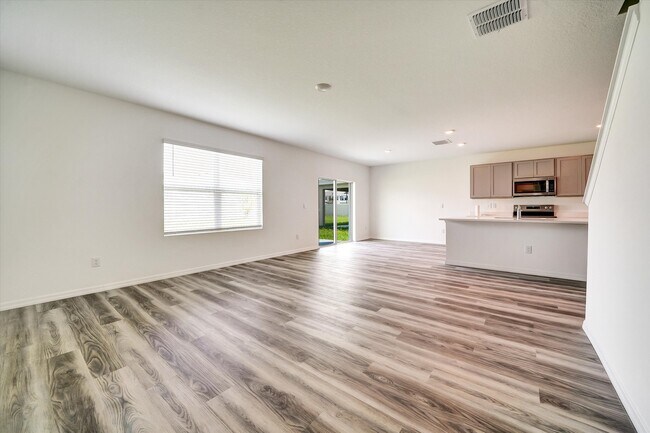 Foto del edificio - 10520 Farm Hl Ave