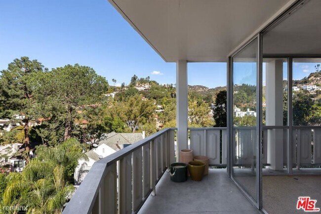 Foto del edificio - 2 br, 1 bath Condo - 4411 Los Feliz Blvd A...