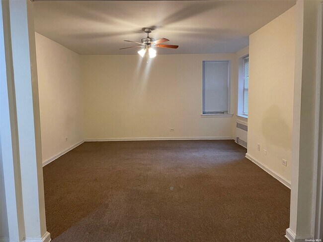 Foto del edificio - 105-24 63rd Dr