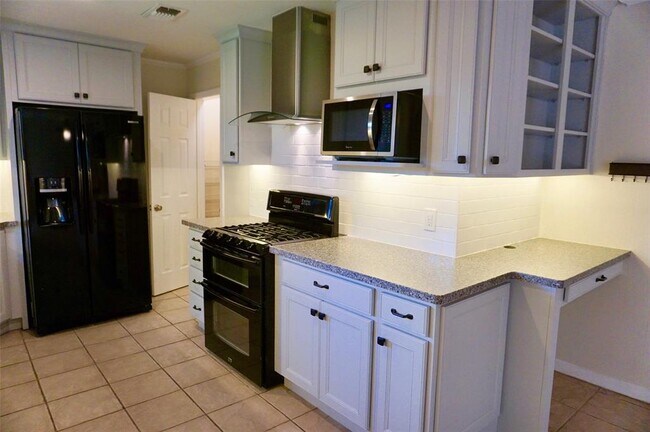 Foto del edificio - 9535 Meadowglen Ln