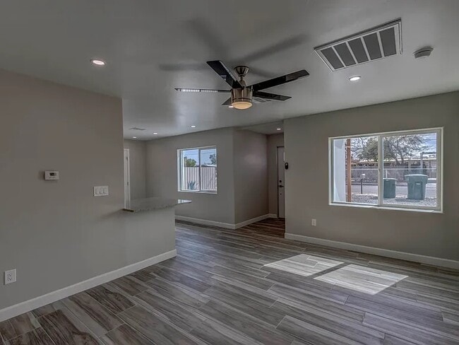 Building Photo - 405 E Mohave Rd