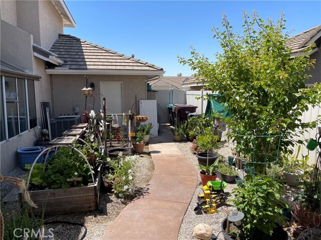 Building Photo - 28080 Aspenwood Way