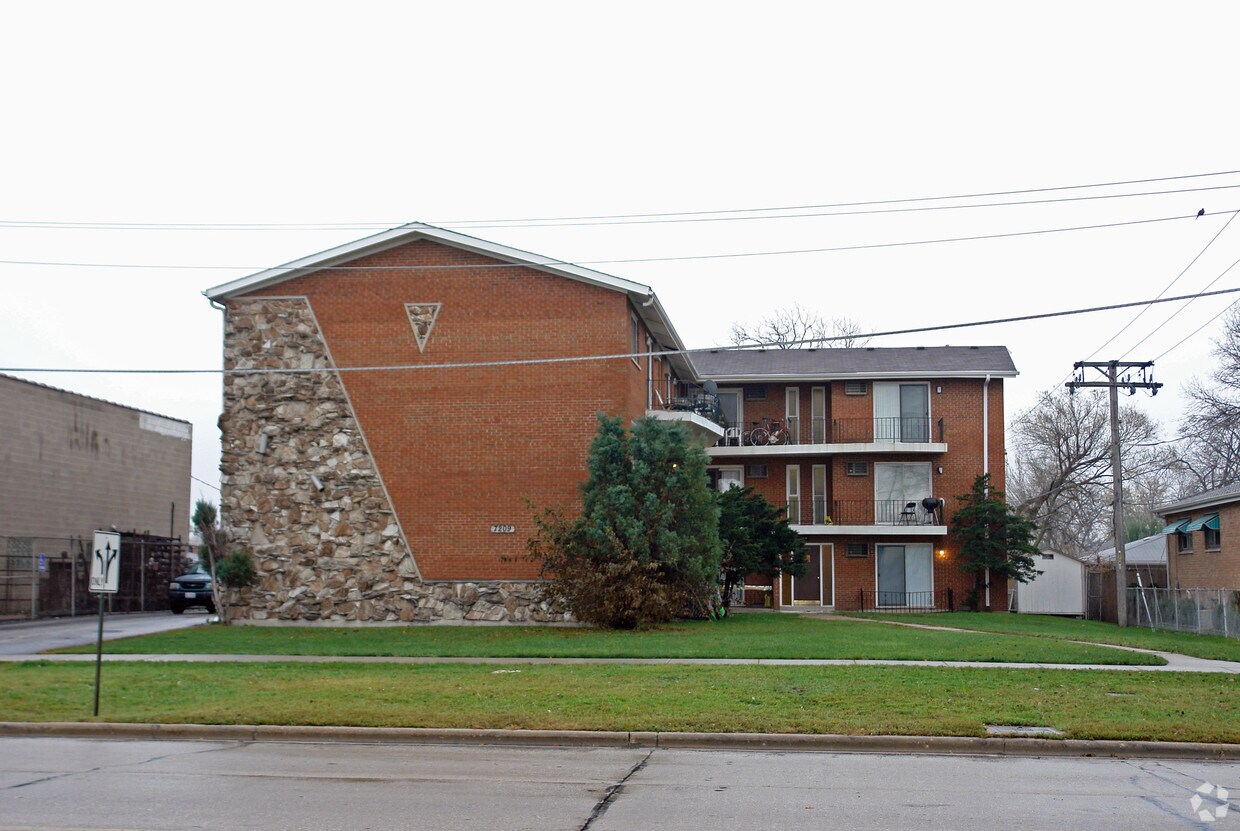 Primary Photo - 7209 W 71st St
