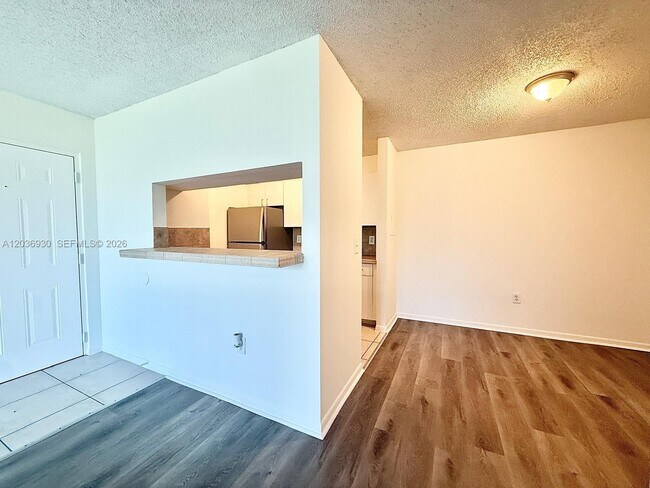 Foto del edificio - 1743 Village Blvd