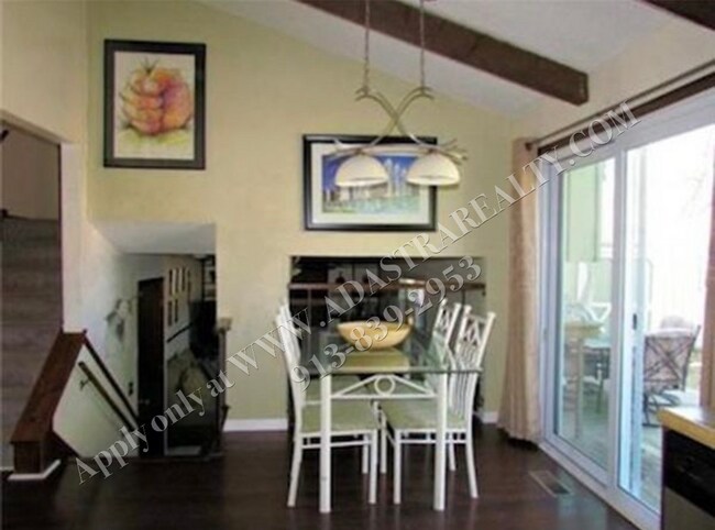 Foto del edificio - Updated 3 Bed 2 Bath Home in OLATHE-Coming SOON!!