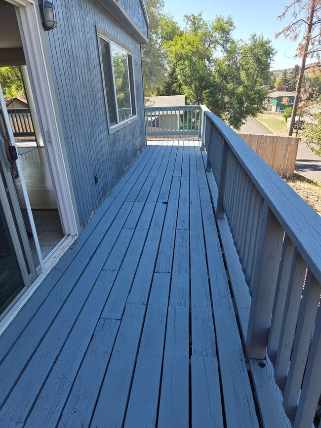 Building Photo - Very nice duplex 2 bedroom 1 bathroom