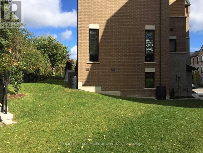 Building Photo - 21 Kenneth Wood Cres