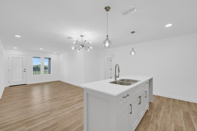 Building Photo - 2515 Gamez Dr