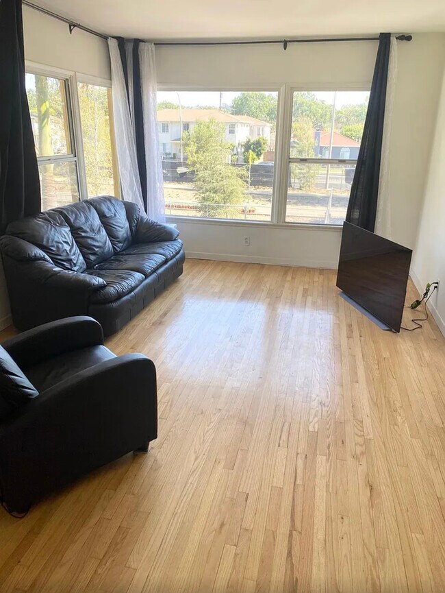 Foto del edificio - 11021 Culver Blvd