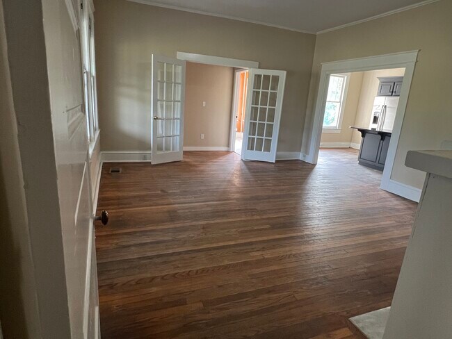Foto del edificio - 732 Crescent Ridge Rd NE