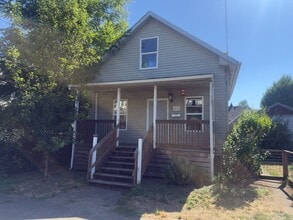 Building Photo - 3938 NE 6th Ave