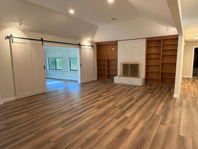 Foto del edificio - Stunning Remodeled One-Story Home - Port Royal Plantation