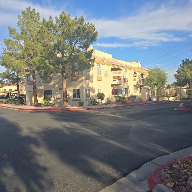 Building Photo - 7400 W Flamingo Rd