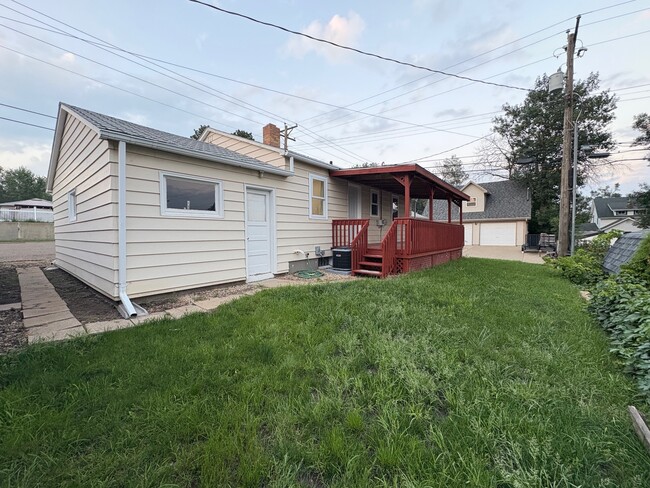 Building Photo - 127 4th St W