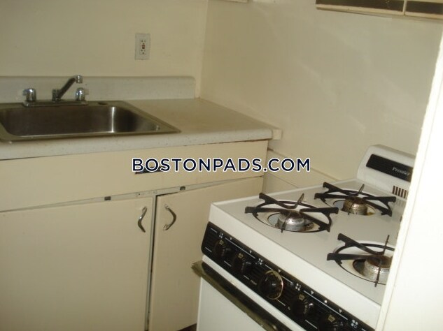 Foto del edificio - 46 Westland Ave